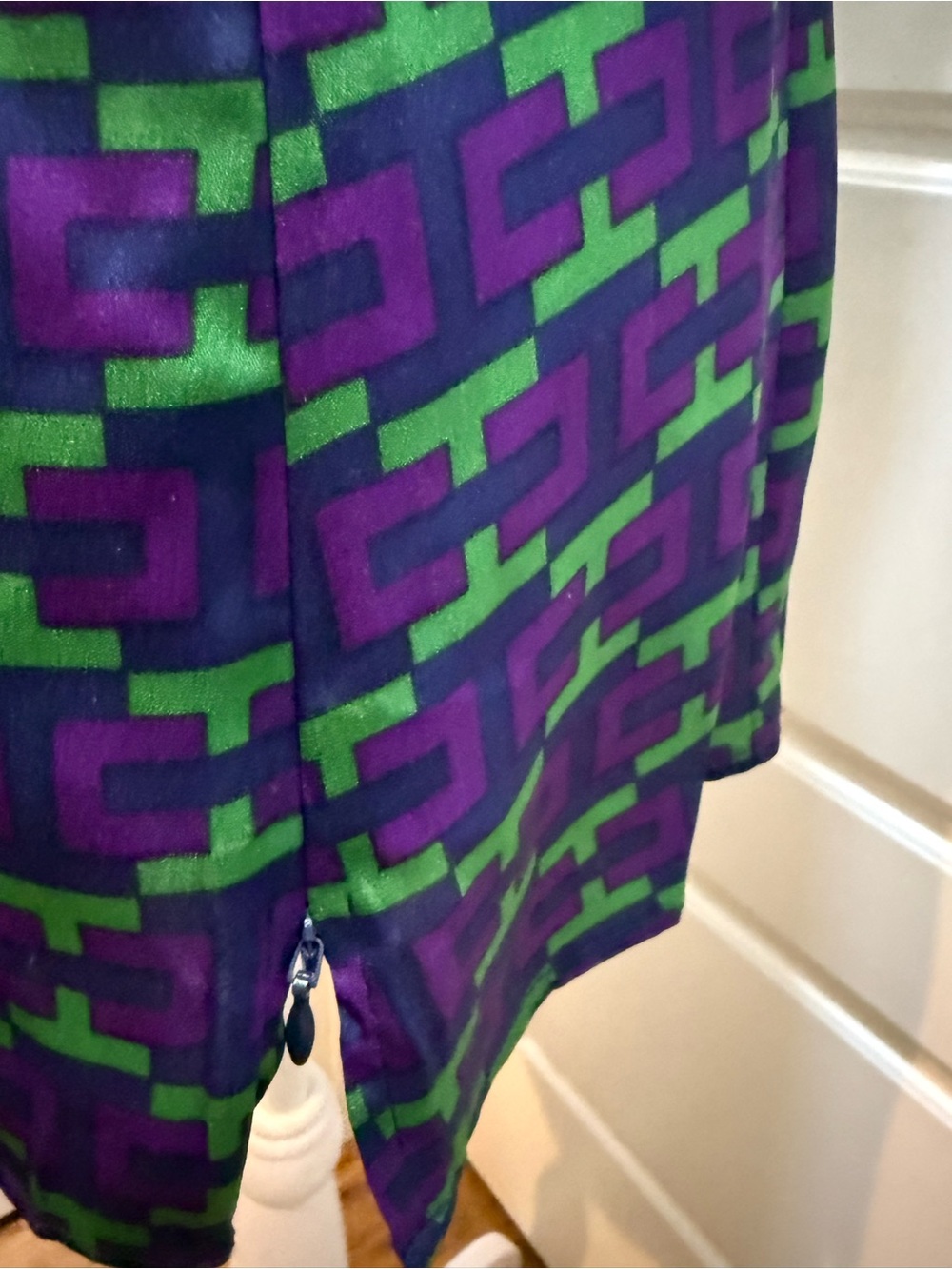 Elizabeth McKay. Sleeveless Elizabeth Silk Blend Blouse. Size 4. - Picture 7 of 9